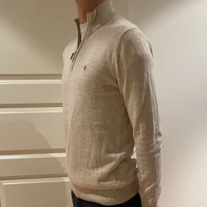 Snygg tröja från Morris,  - Använd ändats en gång. Nypris 1600kr. Killen på bilden är 187cm. 