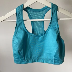 Sportbh - Storlek L C/D kupa, använt men tillfredsställande skick.