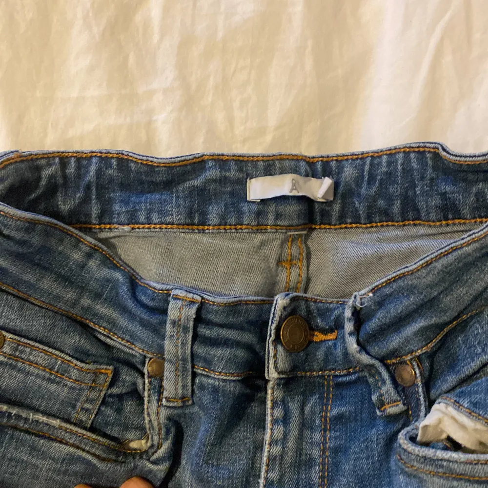 Snygga bootcut jeans från åhlens välanvänd passar nu till hösten . Jeans & Byxor.