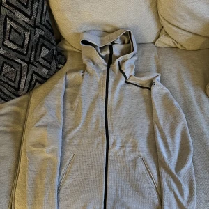 Adidas träningströja - Storlek m