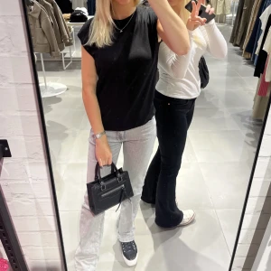 Mini väska  - Säljer denna mini väskan på grund av dålig användning! Bra skick! 