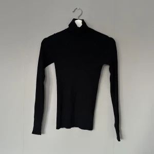 Turtelneck - Använd - i fint skick 