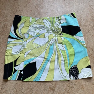 Y2k minikjol - Unik minikjol från 2000-talet💘mått på sista bilden! Perfekt skick