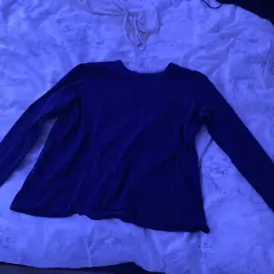 Långärmad marinblå tröjan använda 1 gång