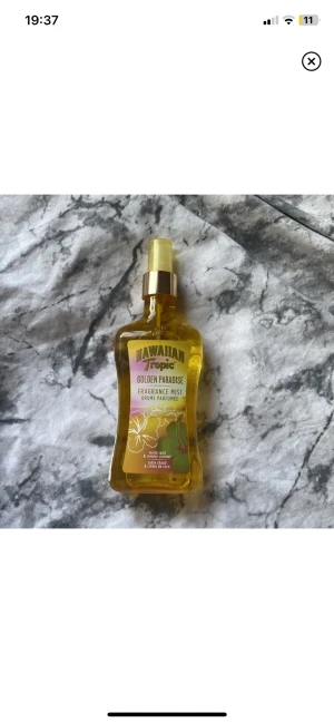 Hawaiian tropic body mist! - Säljer denna helt oöppnade bosymisten från hawaiian tropic. Doftar väldigt somrigt och tropiskt (warm sand & creamy coconut 🥥). Innehåller 250ml. 