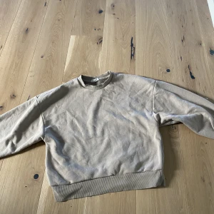 Gina sett - Jag säljer detta för det kommer inte till användning  Storlek xs/s Pris: 200kr för båda delarna  Eller skriv vad ni kan betala 