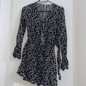 Sommar klånnig  - Sommar kort klännig bekväm blommor  storleken xs men passar S 