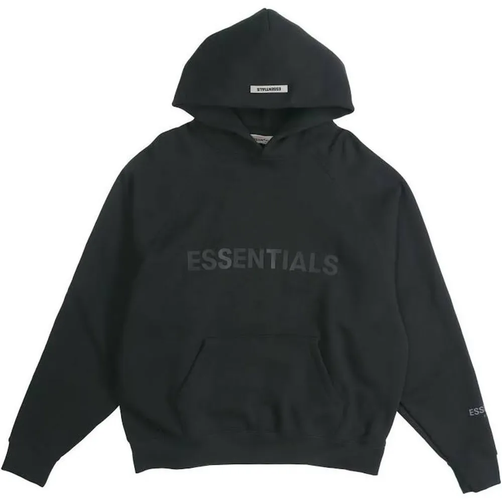 Fog essentials hoodie Cond 8/10 Allt og finns samt kvitto från haiendo  Size S fits M . Hoodies.