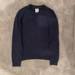 Säljer nu denna skit snygga stickade sweatern från Dobber. Plagget är endast använt fåtal gånger o säljer då det inte kommer till användning. Skick 9/10
