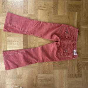 Balla true religion jeans i manchester. Färgen passar perfekt till hösten. Små i storleken. Använd gärna köp nu!