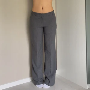 Low waist kostymbyxor - Supersnygga kostymbyxor midjemåttet 80 och innerbenslängden 77