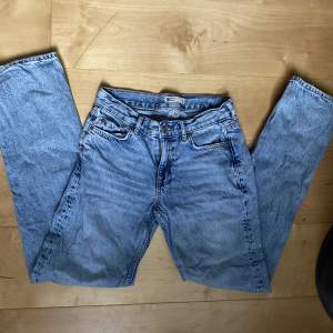 Ett år lågmidjade jeans från Gina tricot