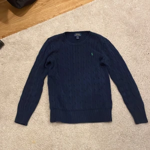 Tröja  - Den är helt ny typ 