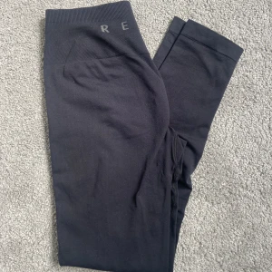 Relode scrunch tights - Säljer ett par favoriter då jag har 2 par🙌 storlek XS men passar även S, fortfarande jättefina men de är välanvända🌟