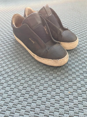 Arigato laceless - Har ett par Arigato skor som inte kommer till användning. I sämre skick därav priset, det går att diskuteras. Hör av dig vid frågor.