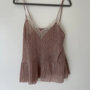 Zara festtopp - Supersöt festtopp/spetslinns från Zara!