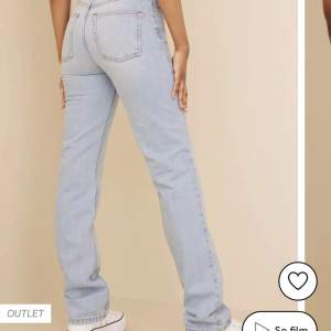 Ett bar super snygga jeans från Nelly. Skulle säga att byxorna passar till dom som även brukar ha 36 i storlek på byxor.