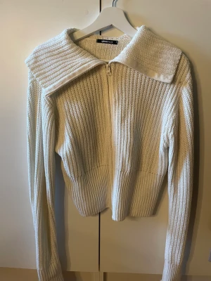 Stickad kofta  - Bra skick 