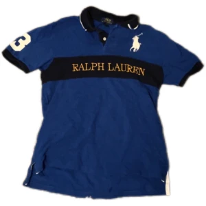 Blå polo Ralph lauren tröja  - Blå polo ralph lauren tröja. 