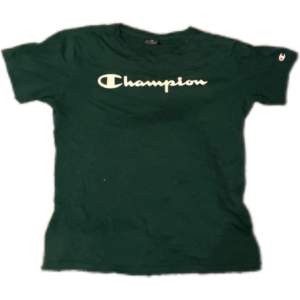 Grön champions tröja. 