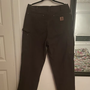 Carharrt byxor - Tjenare! Säljer dessa carharrt byxor i nyskick! storlek M! Bara att skriva vid intresse! 👌🏻