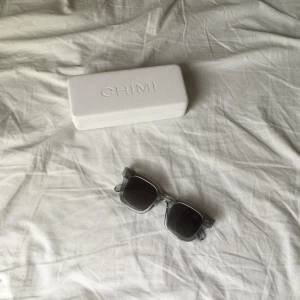 Chimi 04 grey - Väldigt fint skick  Låda och torkduk medföljer