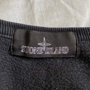 fina tröja från Stone Island kollektion Shadow Projekt  storlek: M-L  I DM finns mer bilderna av det tröja, kan mötas upp i stockholm var du vill!!🫂