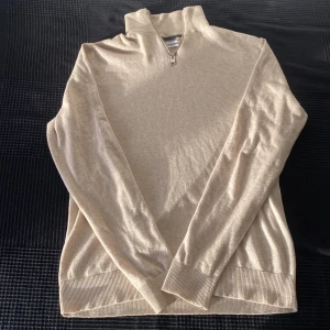 Halfzip - Half zip Skick: som ny Nypris 600 kr  Pris: 300