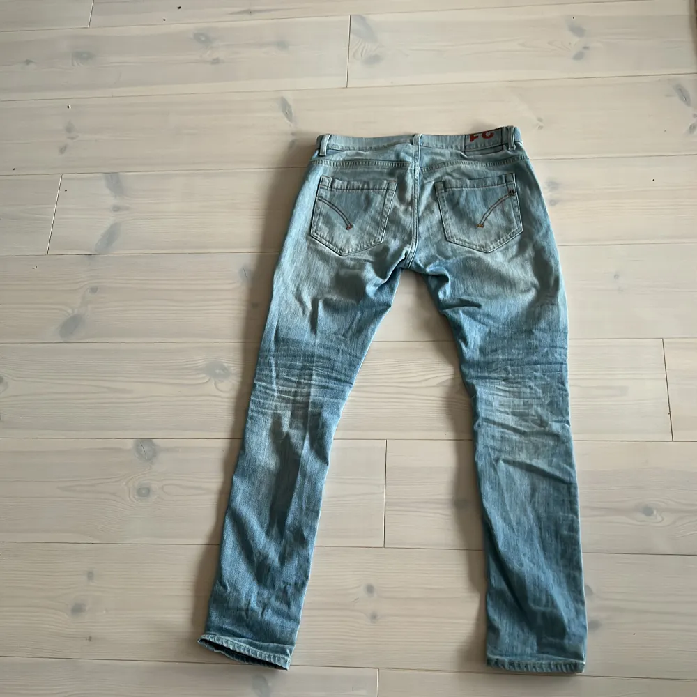 Snygga dondup jeans. Ser lite skrynkliga ut på bilden men sitter bra på.. Jeans & Byxor.
