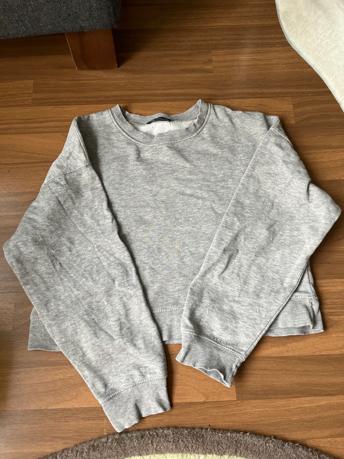 Grå tjock tröja