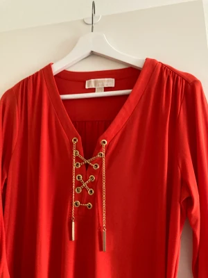 Michael kors klänning  - Snygg klänning använd endast en gång. Storlek M  