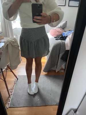 Kjol från &otherstories  - Supersöt kjol från &otherstories 