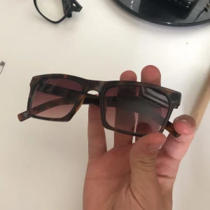 No violence smart eyes sommar glasögon glasses  - Retail around 1000 kr Unisex 