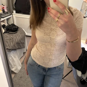 Mönstrad topp - Säljer denna fina rosa mönstrade topp från Ginatricot💘