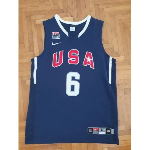 Lebron James - Lebron James Team USA 2010 Jättebra skick,  Inga skador