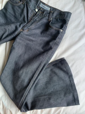 Lågmidjade jeans - Coola lågmidjade jeans med bootcut som är för små för mig. Storleken är W29 L32 och är både för korta och för tajta i midjan på mig (jag har s/m)