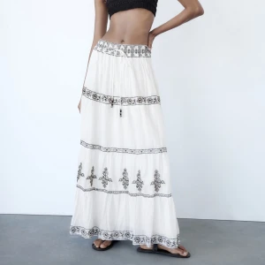 Zara kjol - Slutsåld kjol från zara i storlek medium. Så himla fin. 300kr plus frakt men kan diskuteras vid snabb affär 