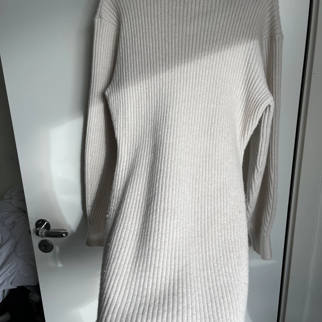 Stickad figursydd klänning st M - 90