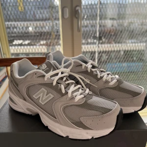 Oanvända New balance 530 - Helt oanvända New balance 530 summer fog. Storlek 40. Nypris 1400 kr.  Säljer för 1100.