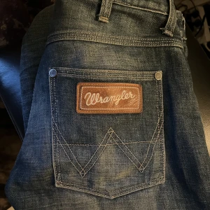 Wrangler jeans  - Lowwaisted, bra skick, kan skicka fler bilder! 