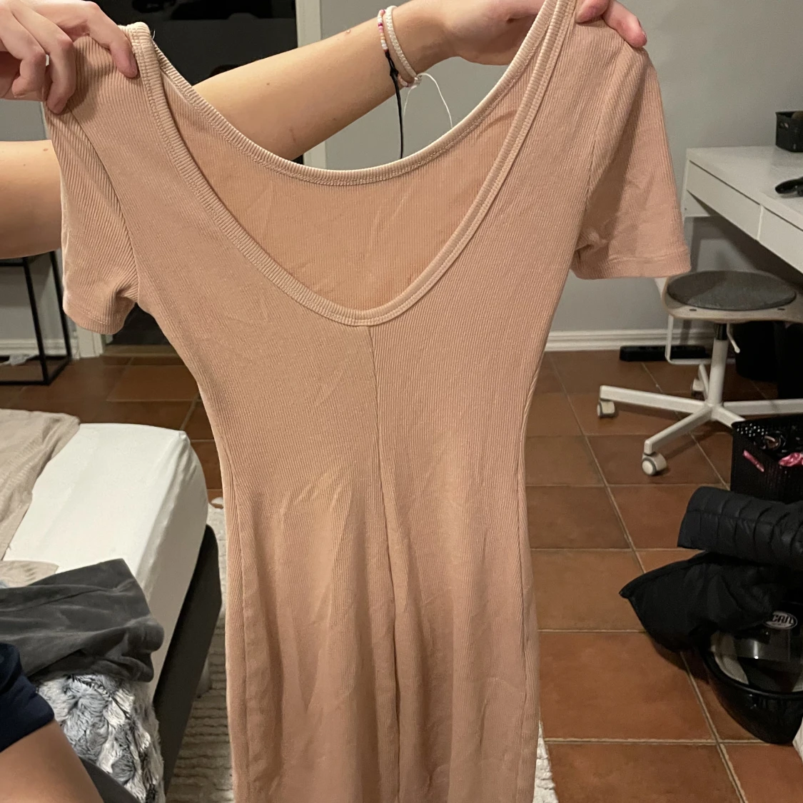 Klänning med öppen rygg  - 90