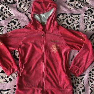 Juicy tröja  - Juicy tröja med guld detaljer 