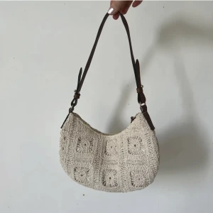 Väska - Nyskick! Brunt axelband 🤎