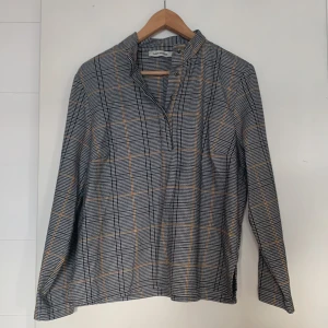 Blus - Mönstring blus från Carin Wester. Liten i storleken. 