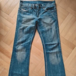 Bootcut jeans - Ett par bootcut jeans från diesel! Skickar gärna fler bilder.