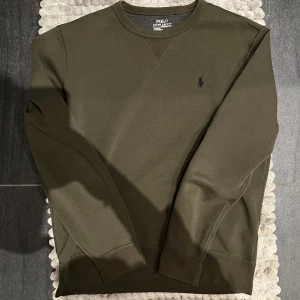 Ralph Lauren Sweatshirt  - Snygg Ralph Lauren sweatshirt i fint skick  Storlek: M Skick: 8,5/10 (nopprig)