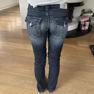 Snygga jeans från true religion! Storlek 23, straight fit. 