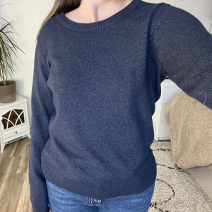 tröja från vila - mörkblå tröja från vila i fint skick