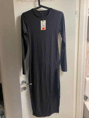 långklänning - oanvönd Small slits