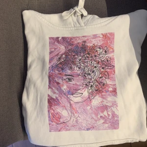 The cool elephant - Säljer min the cool elephant tröja därav att den inte kommer till användning💕 Den är i storlek s. Pris:100 kr plus frakt!